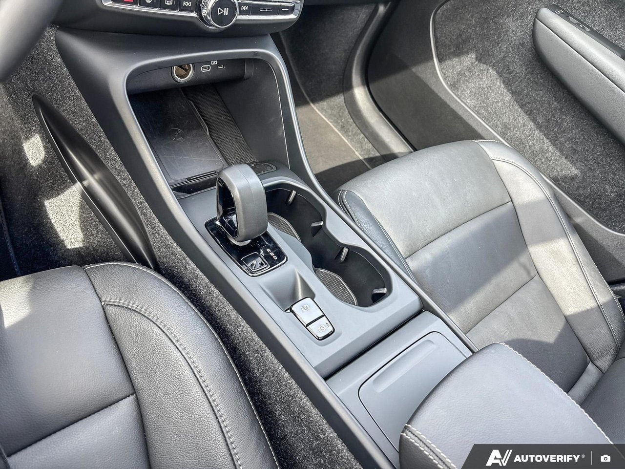 2025 Volvo XC40 Core Bright Theme-17