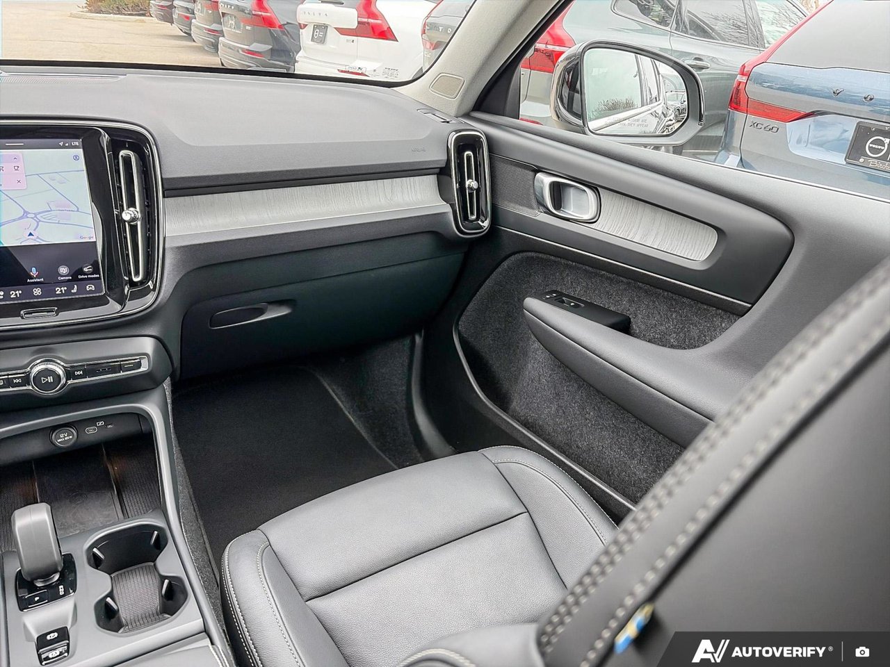 2025 Volvo XC40 Core Bright Theme-25