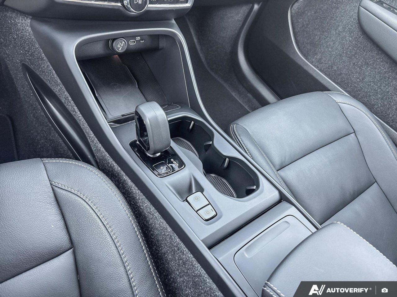 2025 Volvo XC40 Core Bright Theme-17