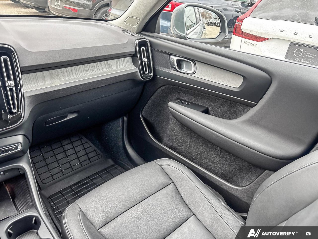 2025 Volvo XC40 Core Bright Theme-24