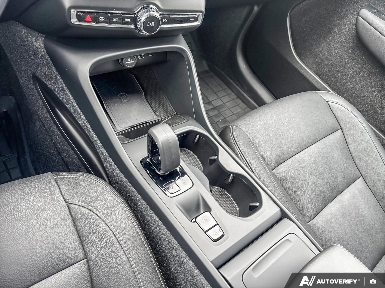 2025 Volvo XC40 Core Bright Theme-17