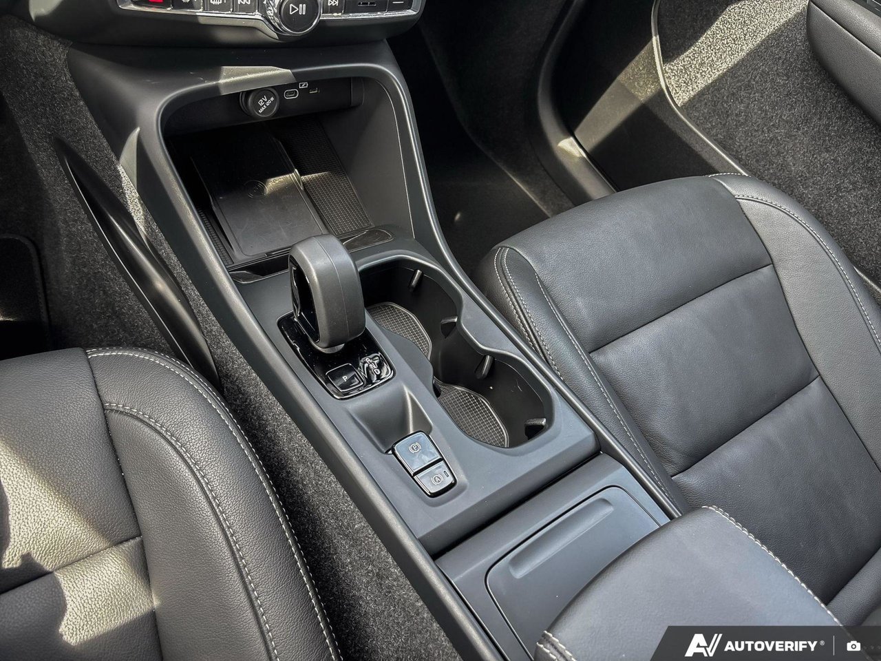 2025 Volvo XC40 Core Bright Theme-17