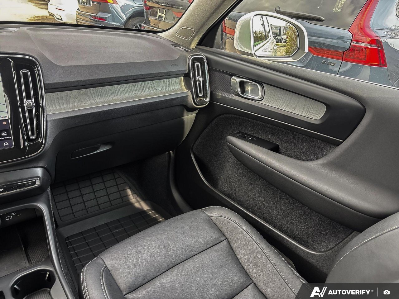 2025 Volvo XC40 Core Bright Theme-24