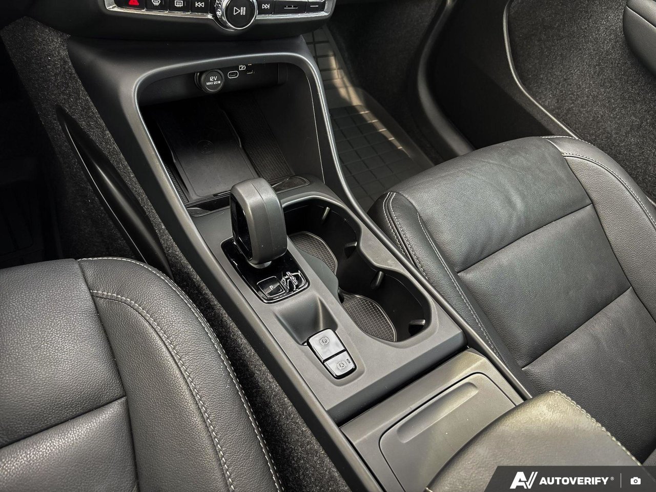 2025 Volvo XC40 Core Bright Theme-17