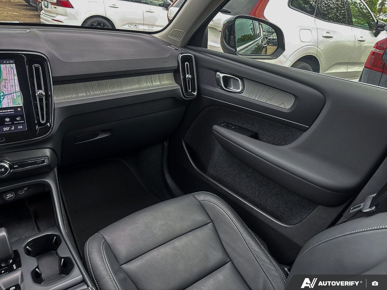 2025 Volvo XC40 Core Bright Theme-24