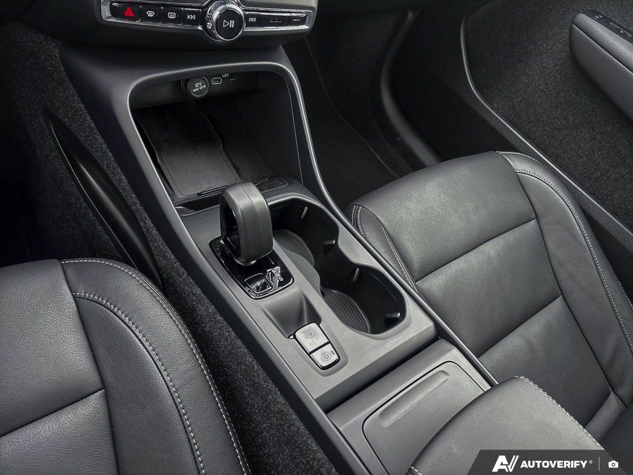 2025 Volvo XC40 Core Bright Theme-17