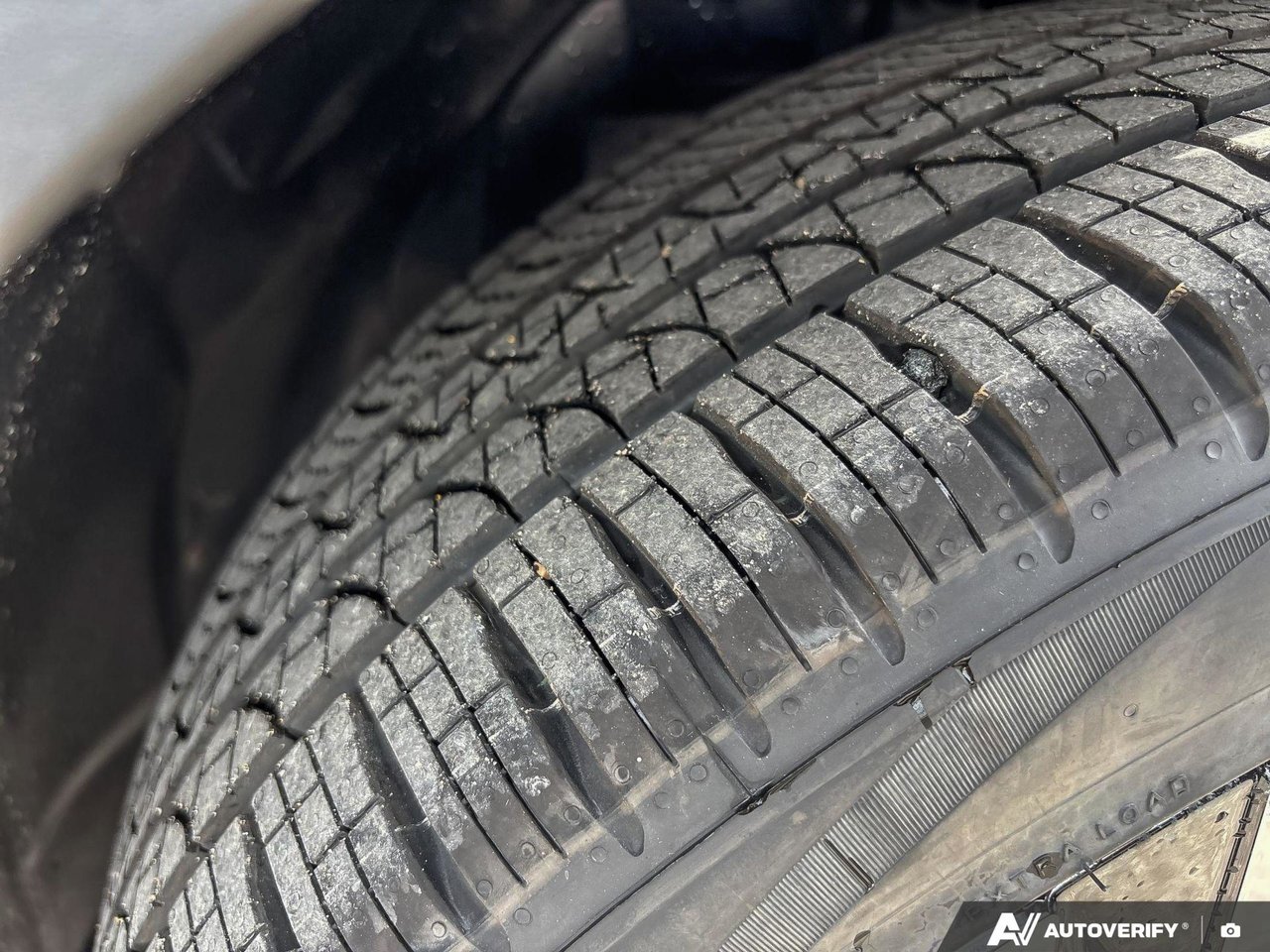 2026 Volvo XC40 Plus Dark Theme-10