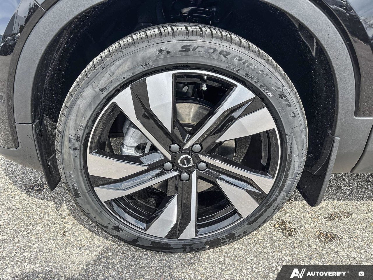 2026 Volvo XC40 Plus Dark Theme-9