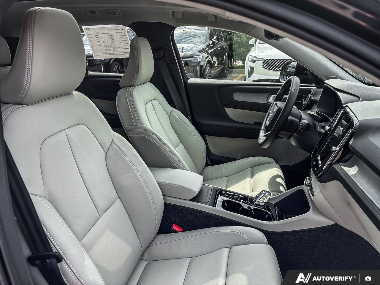 2026 Volvo XC40 Plus Dark Theme-22