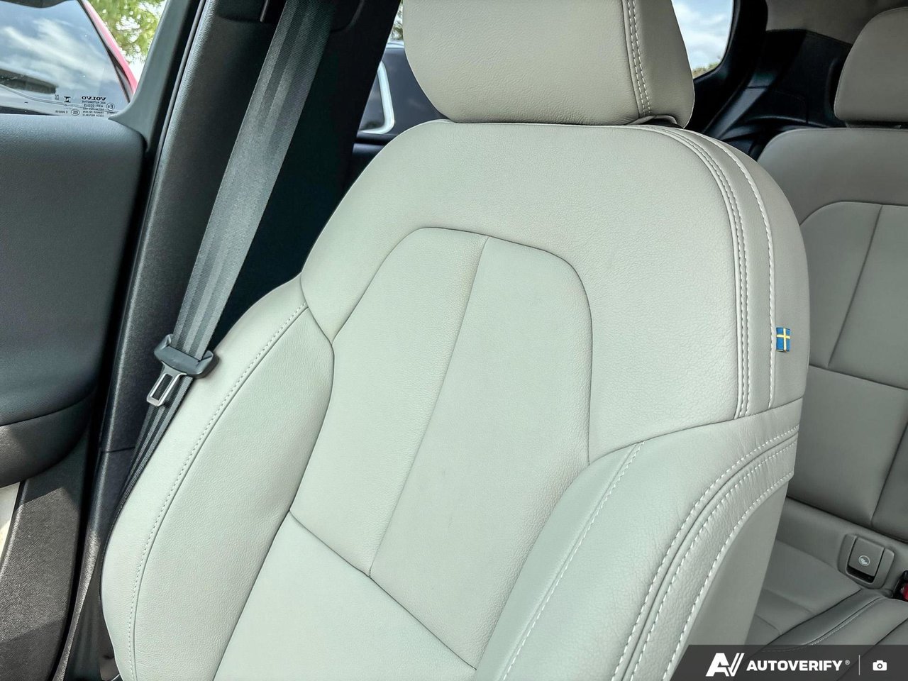 2026 Volvo XC40 Plus Dark Theme-19