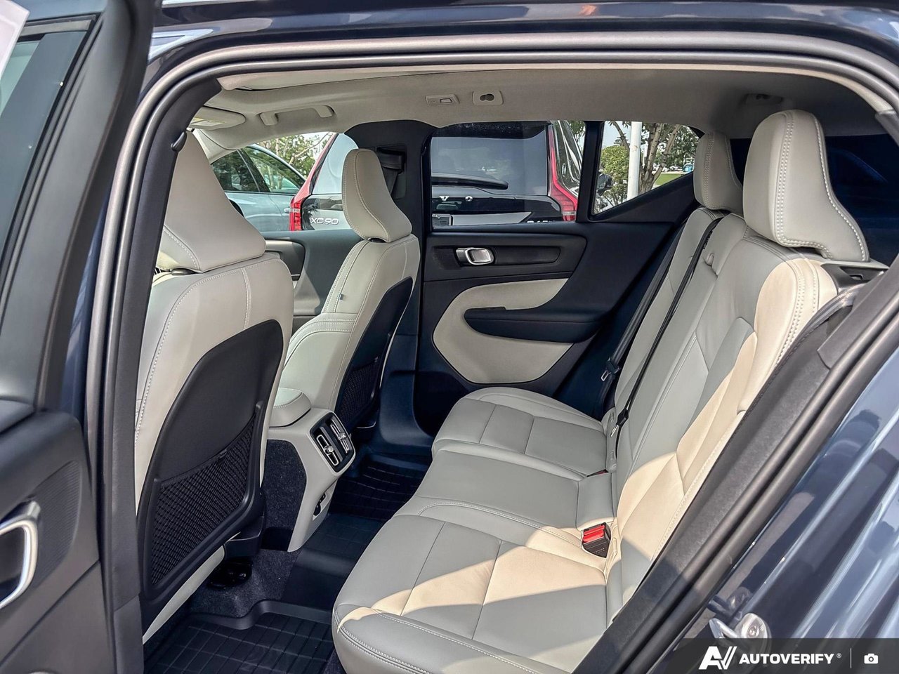 2026 Volvo XC40 Plus Dark Theme-22