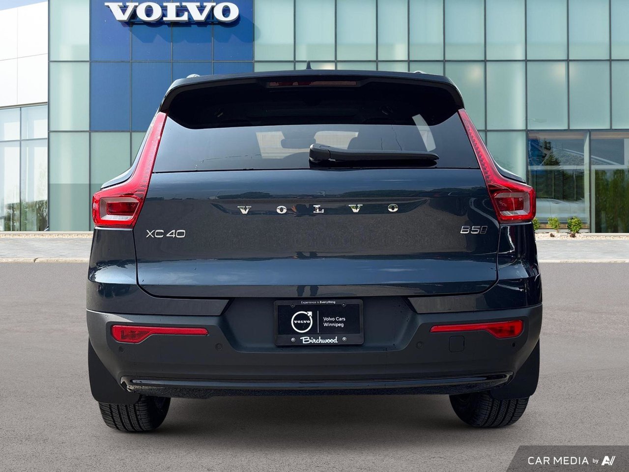 2026 Volvo XC40 Plus Dark Theme-4