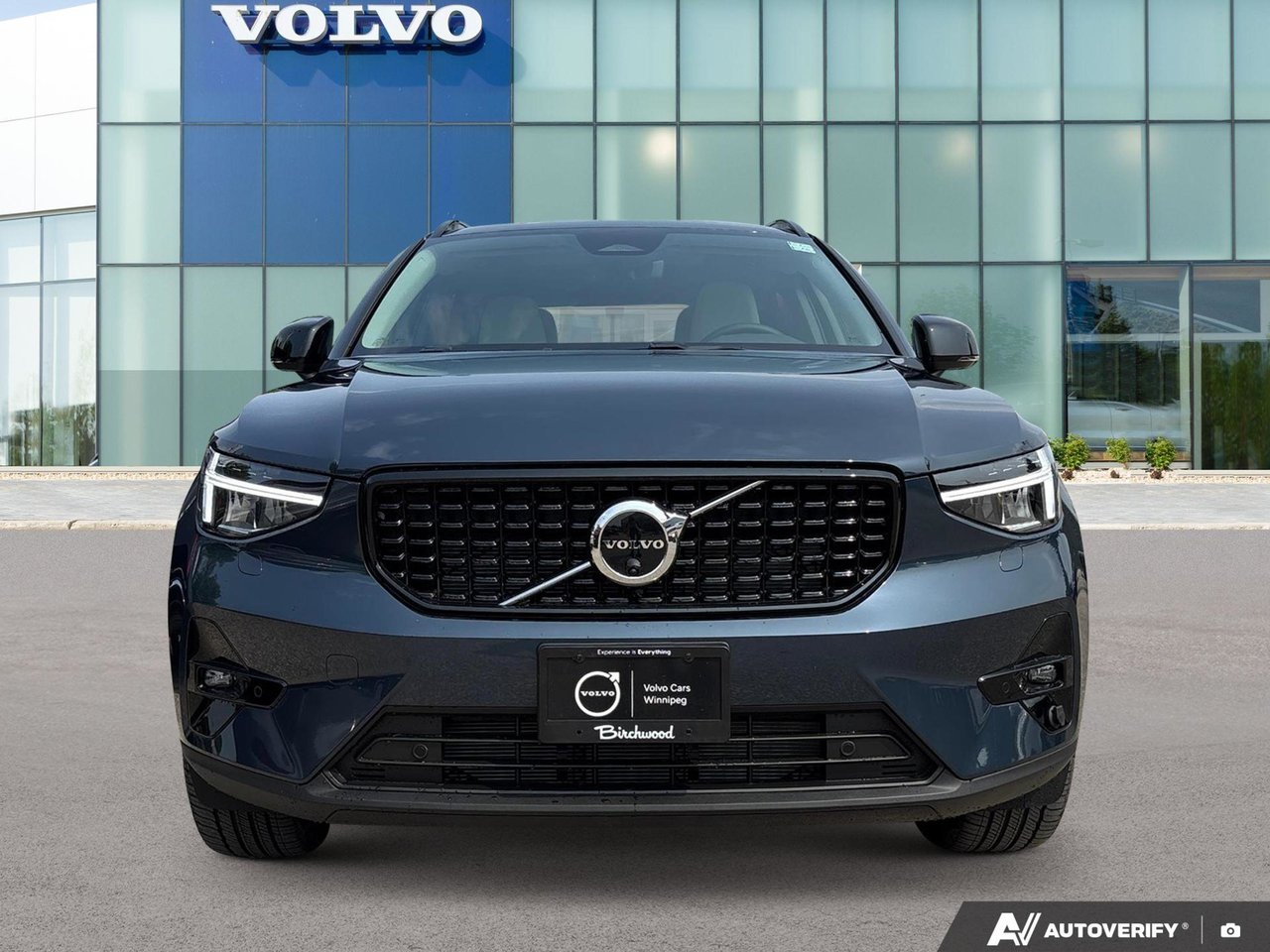 2026 Volvo XC40 Plus Dark Theme-4