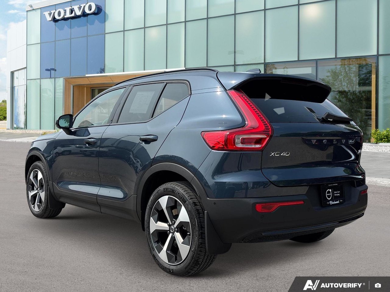 2026 Volvo XC40 Plus Dark Theme-2