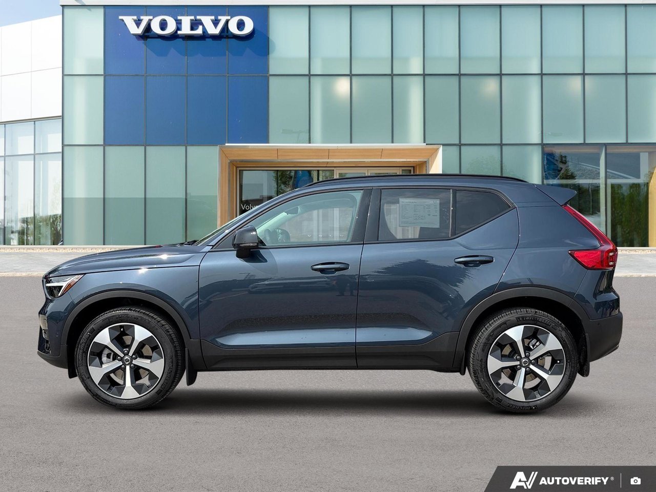 2026 Volvo XC40 Plus Dark Theme-1
