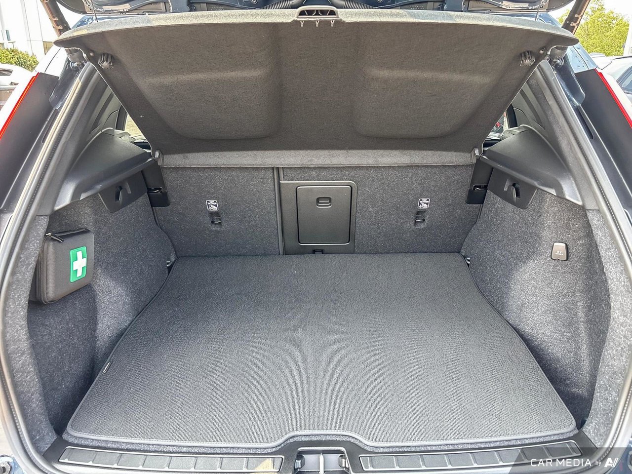 2026 Volvo XC40 Plus Dark Theme-8