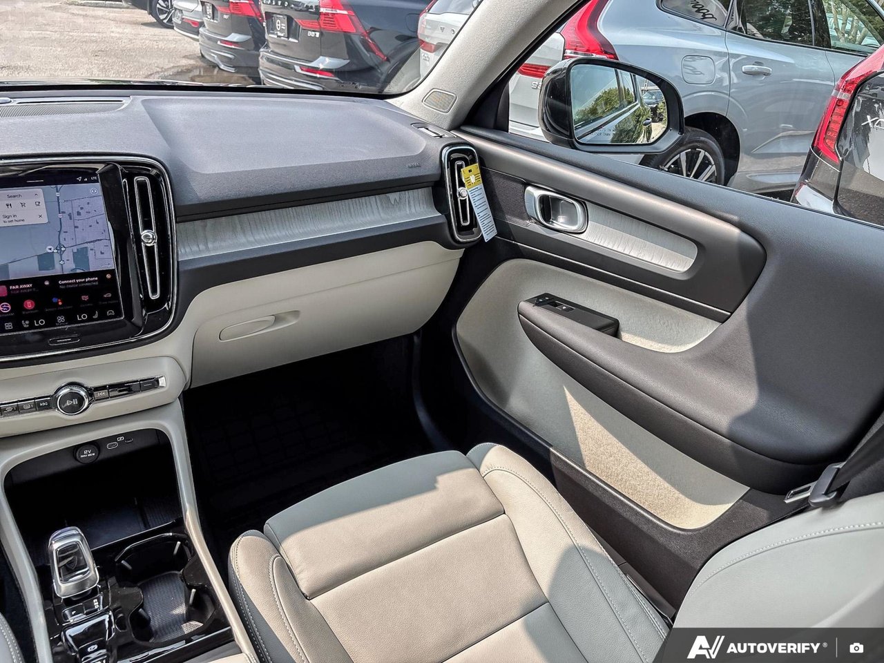 2026 Volvo XC40 Plus Dark Theme-24