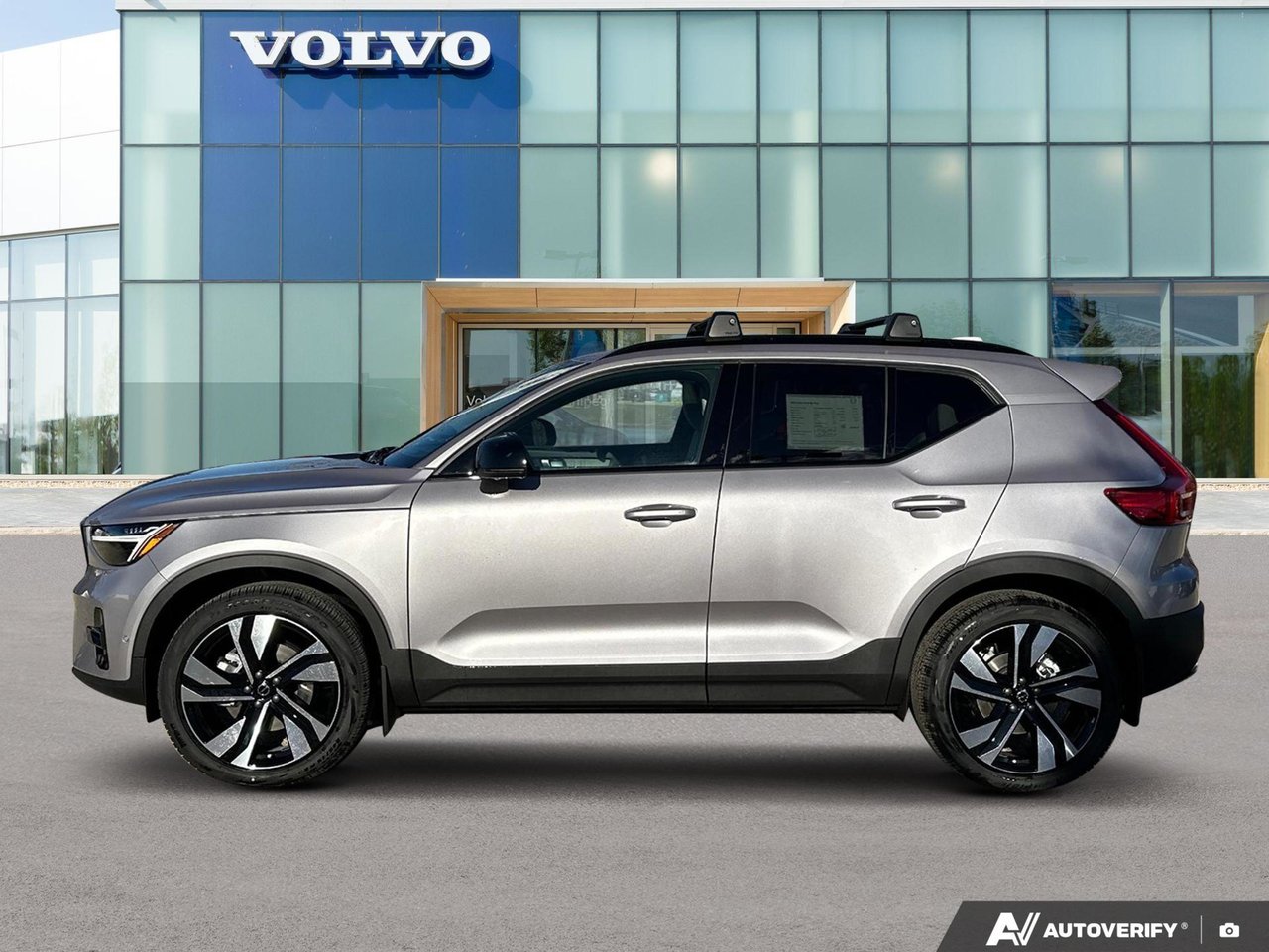 2026 Volvo XC40 Plus Dark Theme-2