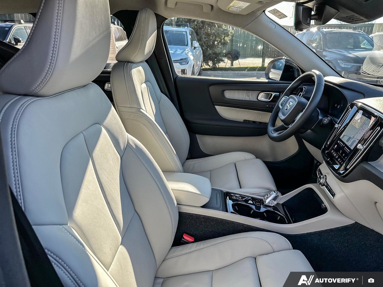 2026 Volvo XC40 Plus Dark Theme-22