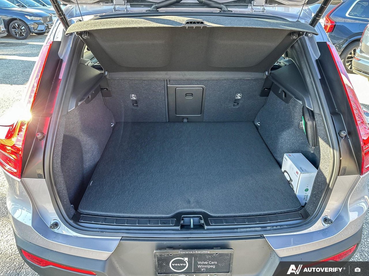 2026 Volvo XC40 Plus Dark Theme-8