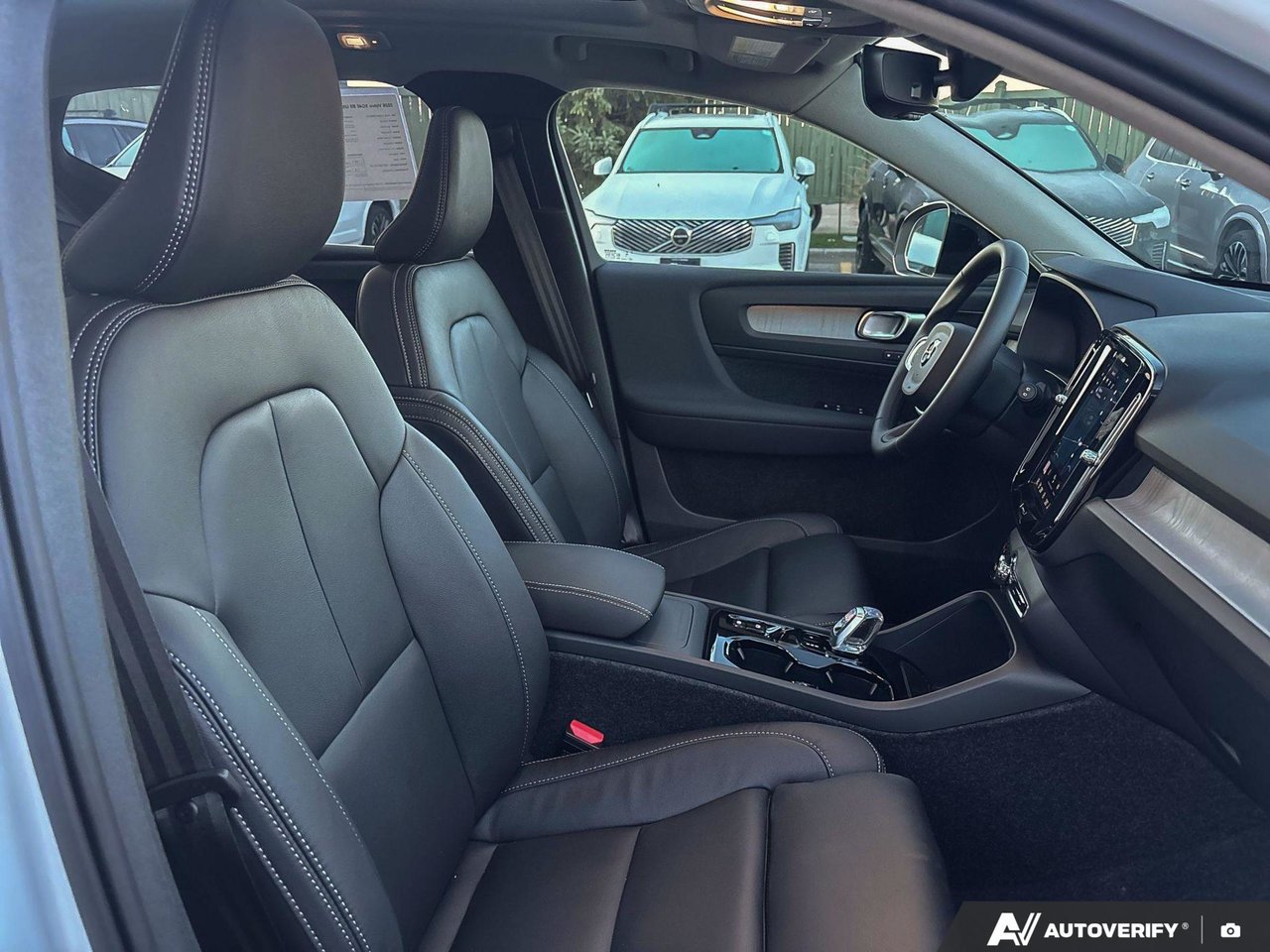 2026 Volvo XC40 Ultra Dark Theme-22