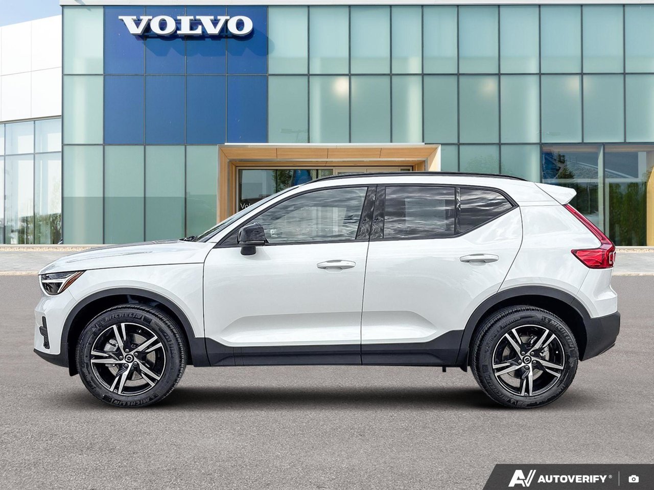 2026 Volvo XC40 Core Dark Theme-0