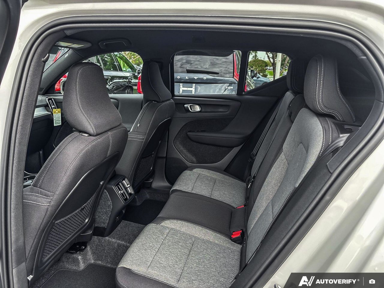 2026 Volvo XC40 Core Dark Theme-23