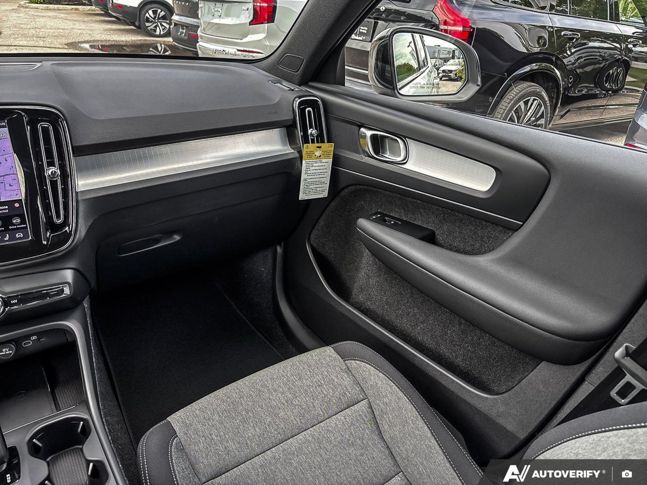 2026 Volvo XC40 Core Dark Theme-25