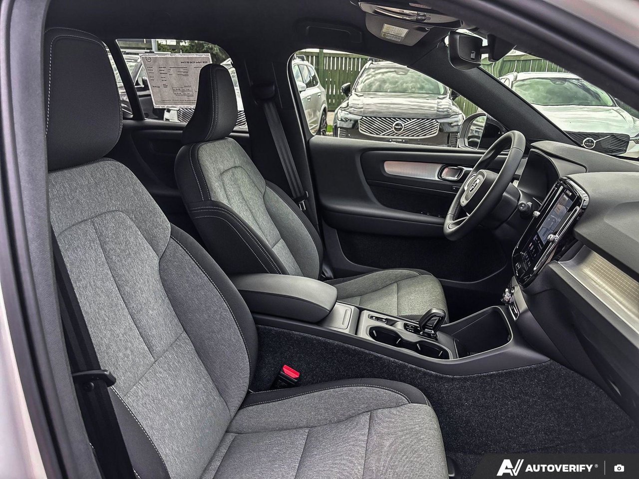 2026 Volvo XC40 Core Dark Theme-22