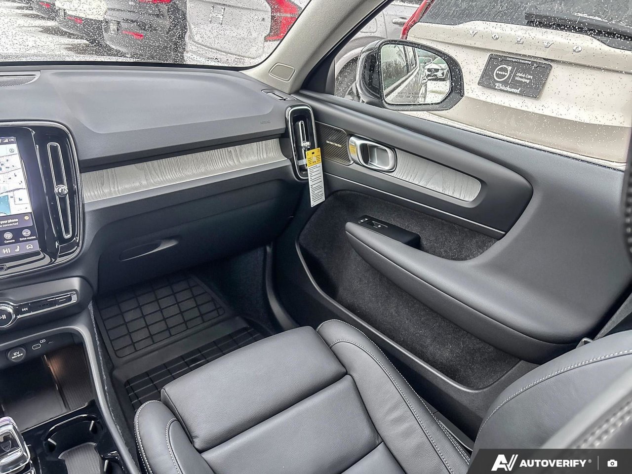 2026 Volvo XC40 Ultra Dark Theme-25