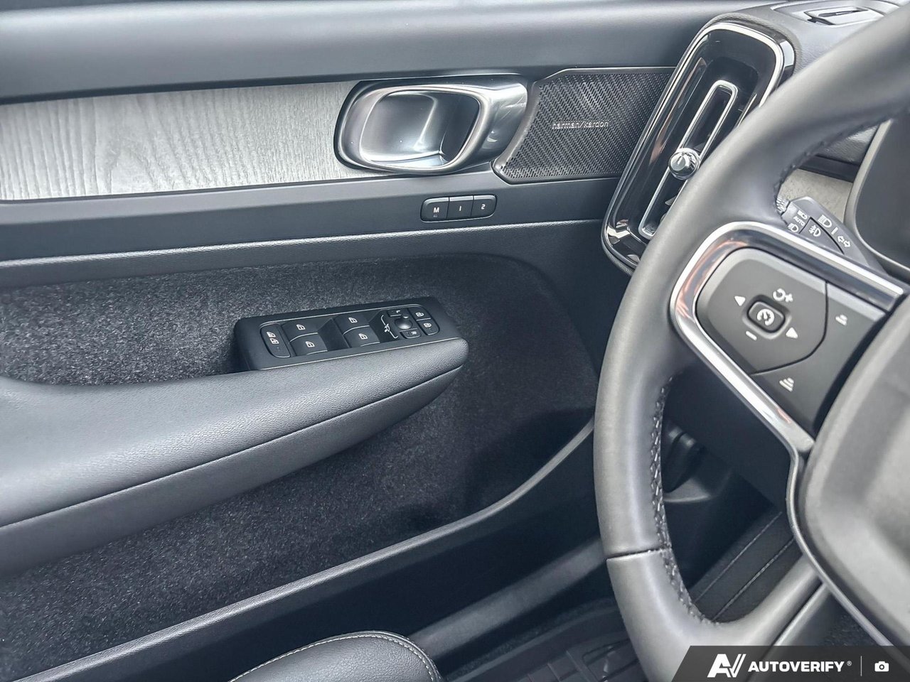 2026 Volvo XC40 Ultra Dark Theme-17