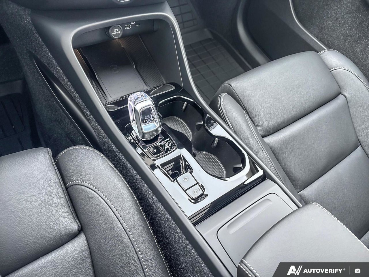 2026 Volvo XC40 Ultra Dark Theme-18