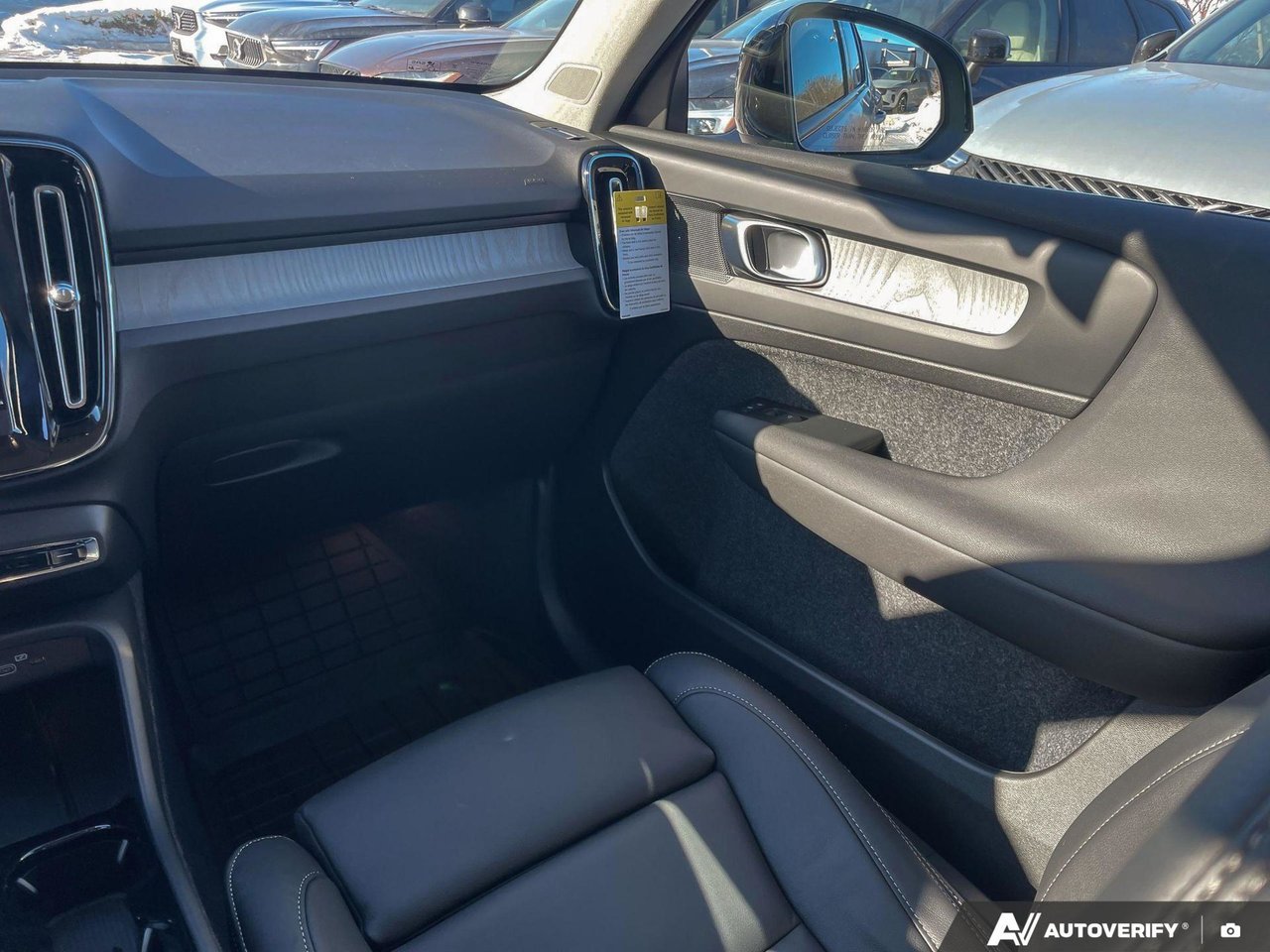 2026 Volvo XC40 Plus Dark Theme-25