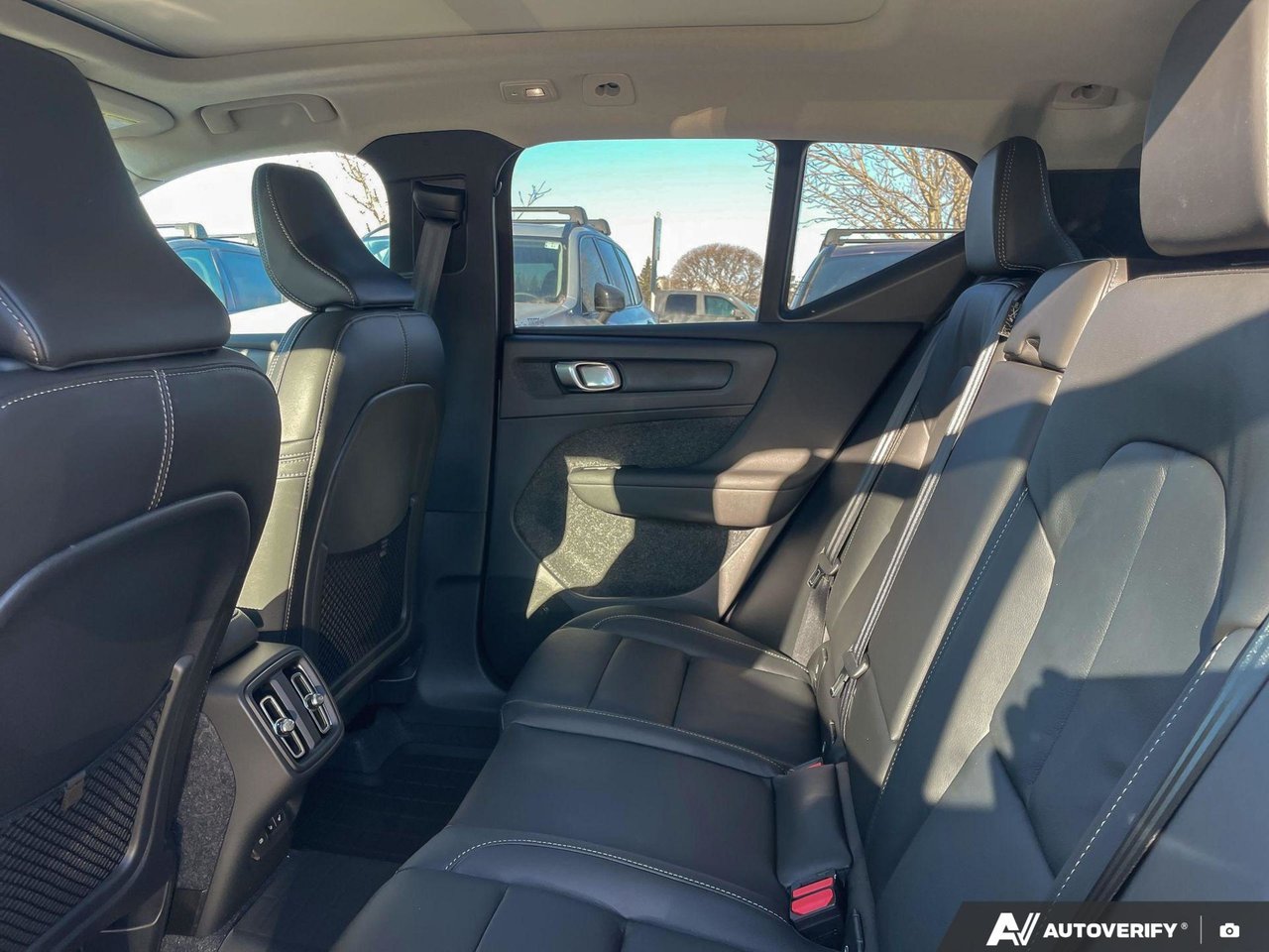 2026 Volvo XC40 Plus Dark Theme-23