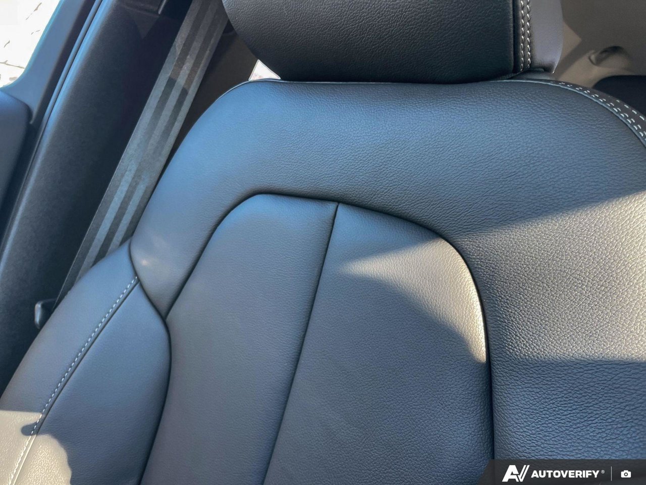 2026 Volvo XC40 Plus Dark Theme-20