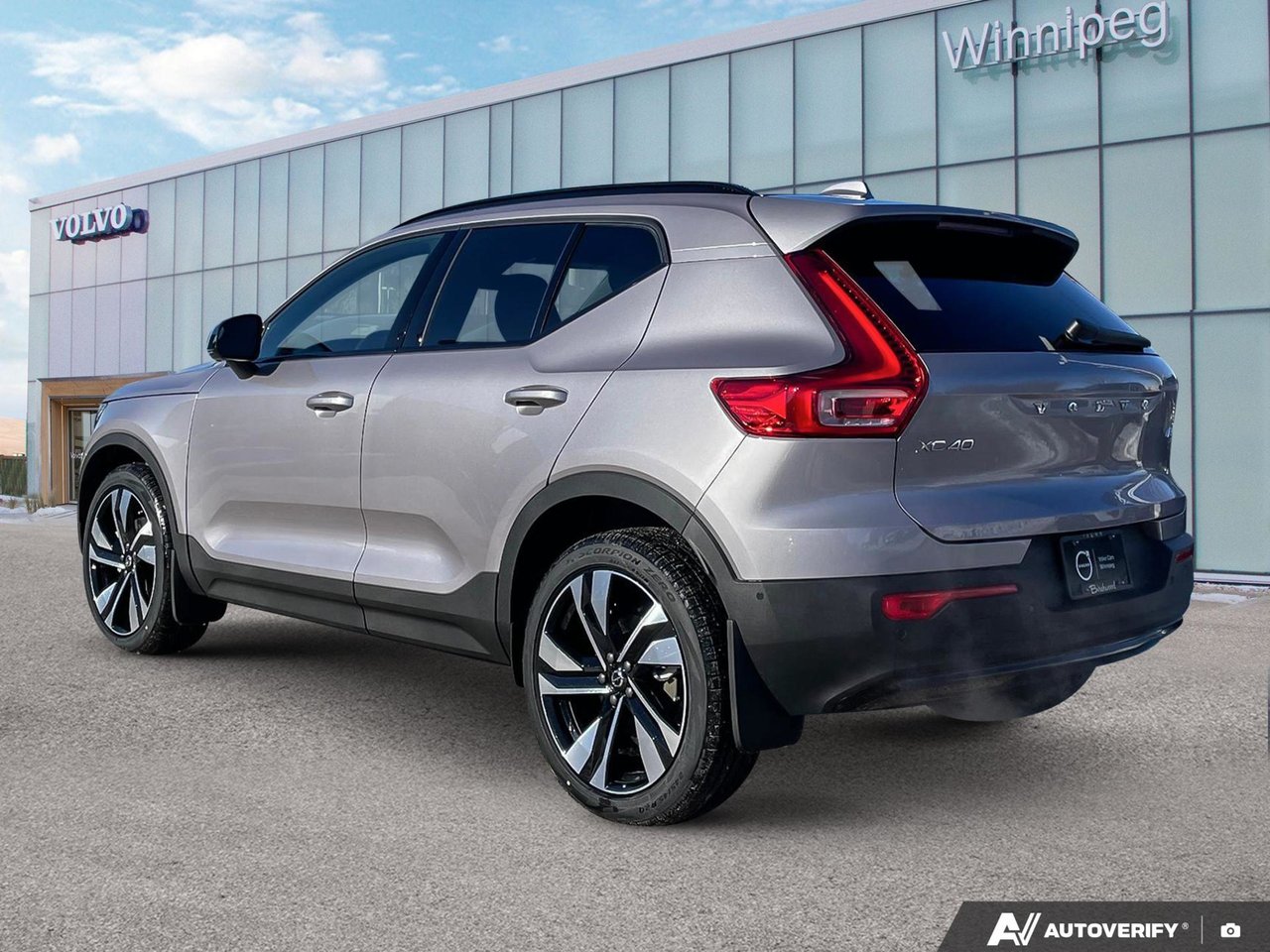 2026 Volvo XC40 Plus Dark Theme-3