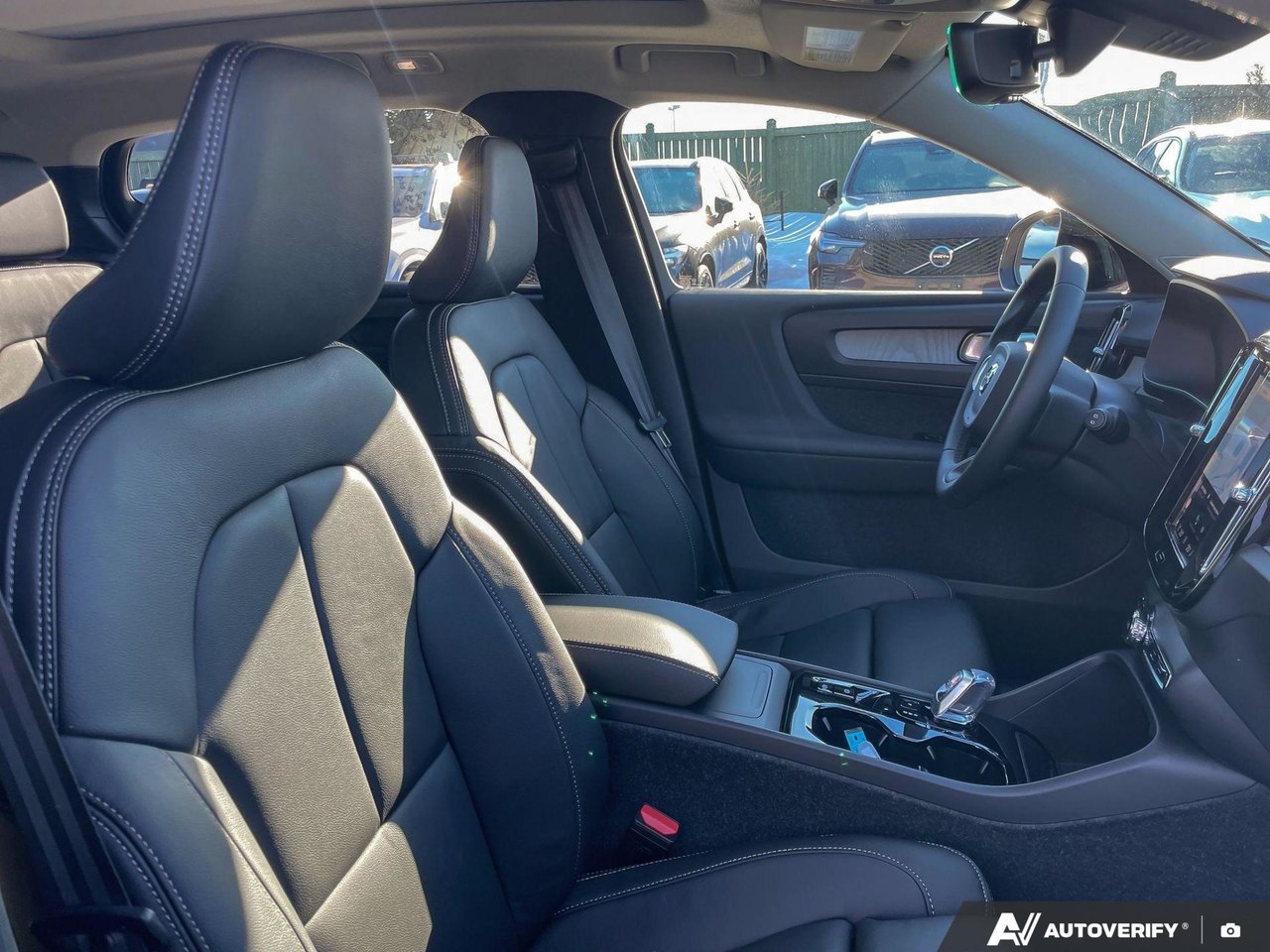 2026 Volvo XC40 Plus Dark Theme-22