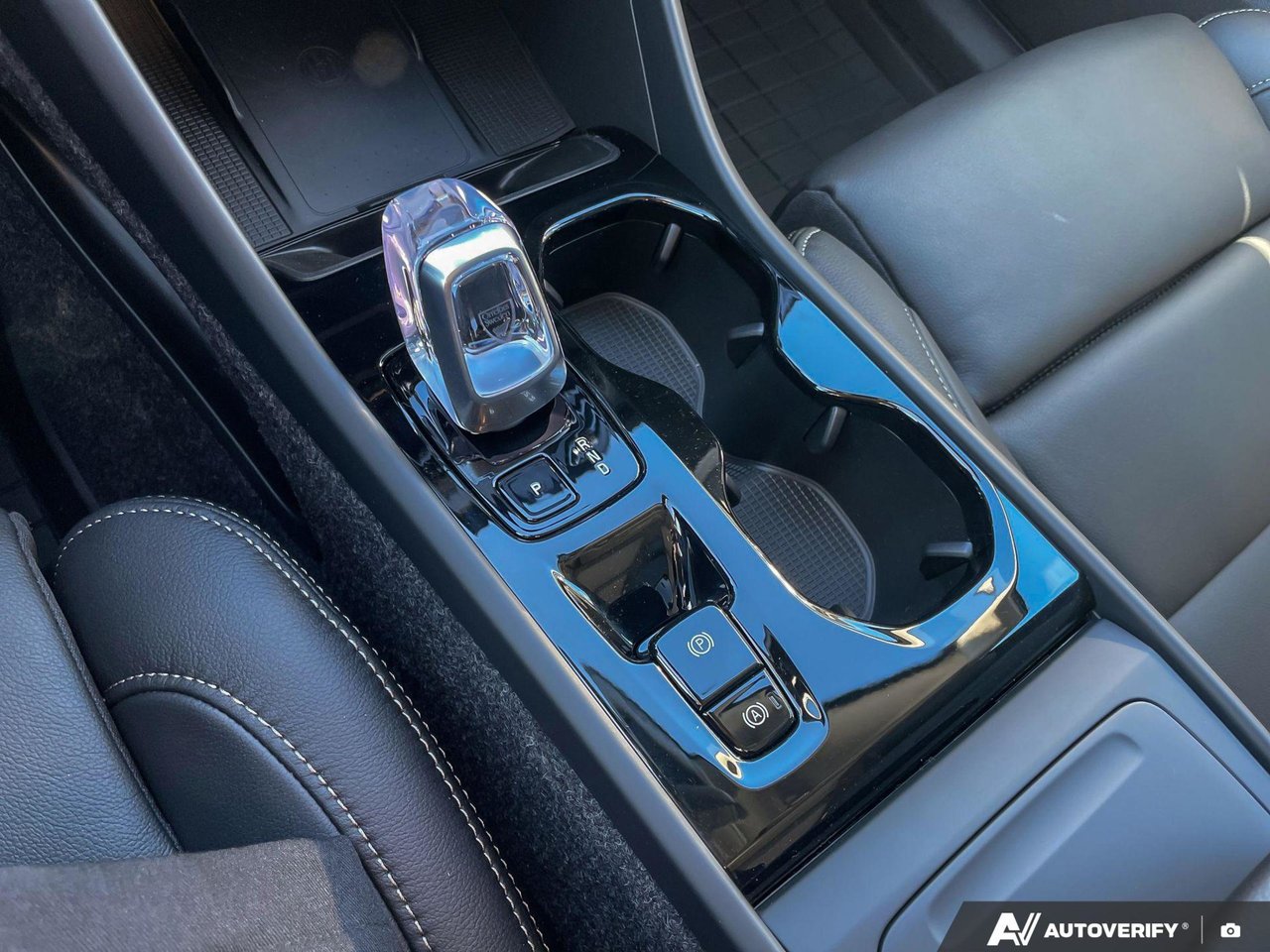 2026 Volvo XC40 Plus Dark Theme-18