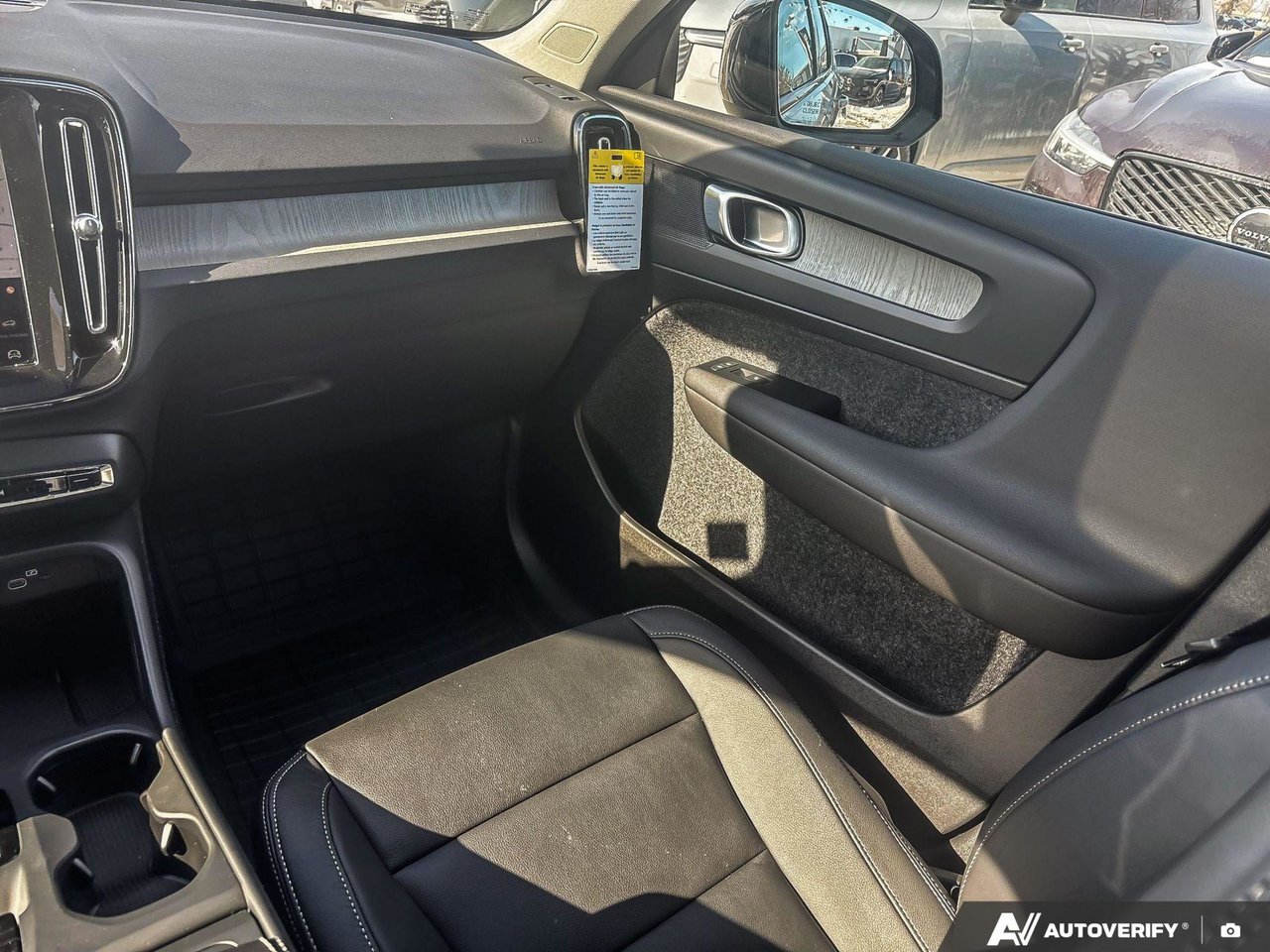 2026 Volvo XC40 Core Dark Theme-25