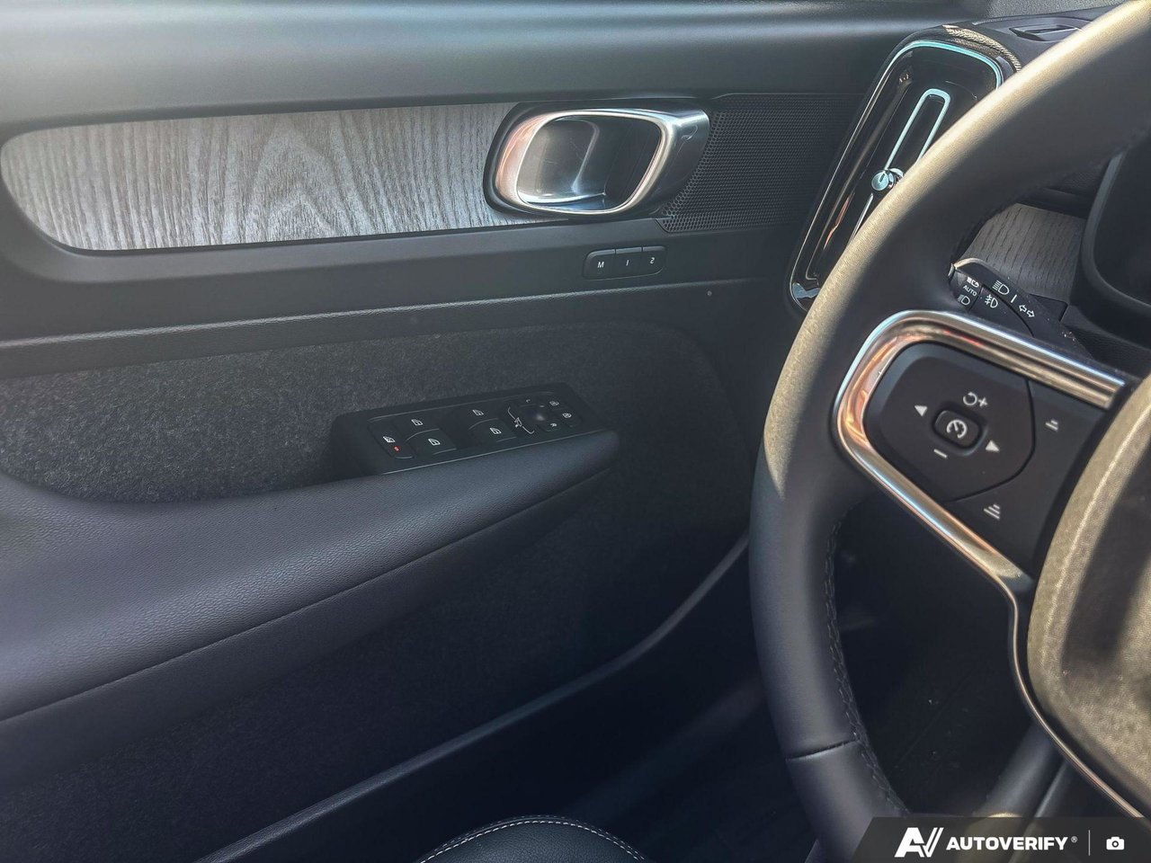 2026 Volvo XC40 Core Dark Theme-17