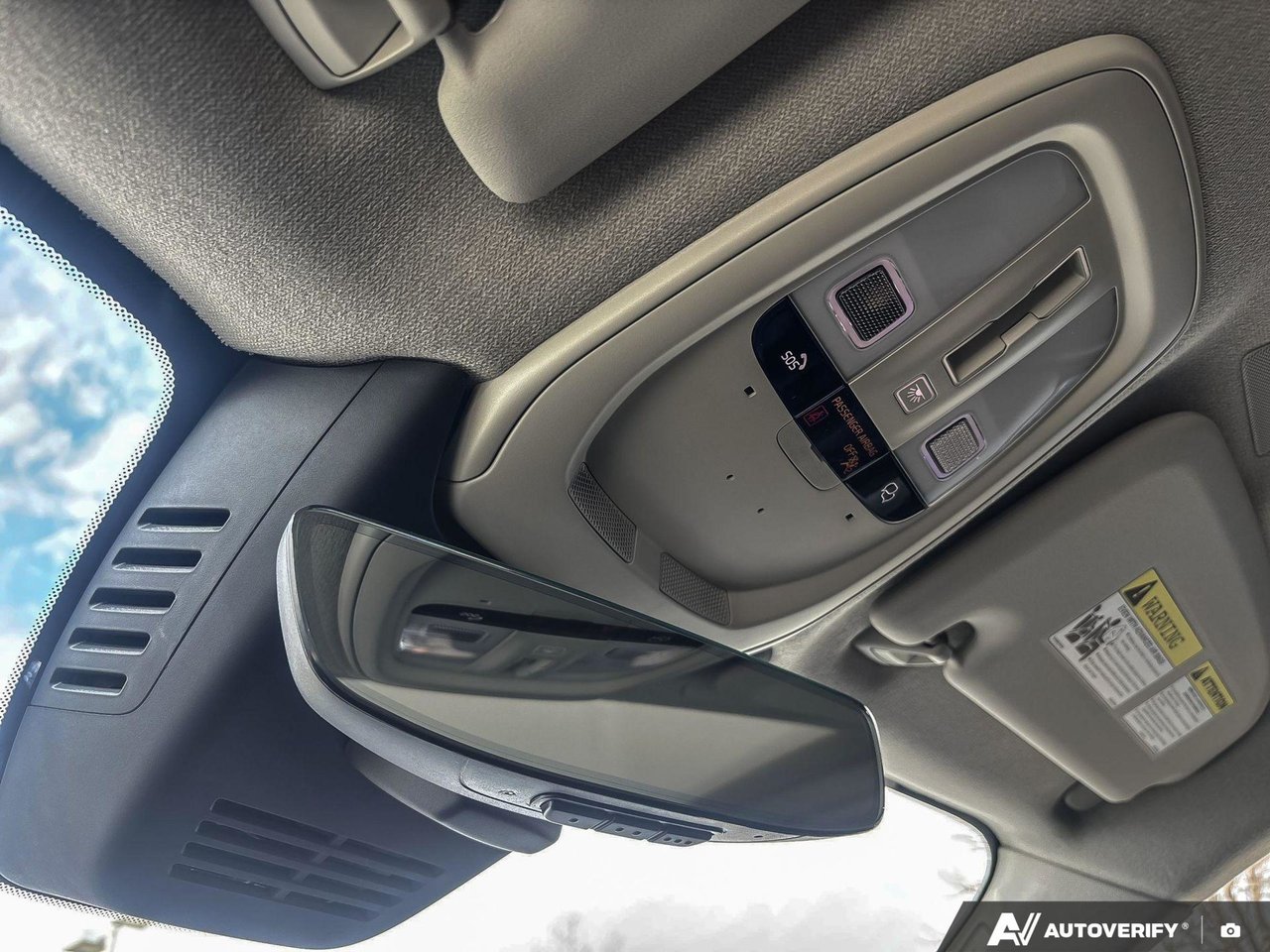 2026 Volvo XC40 Plus Dark Theme-21