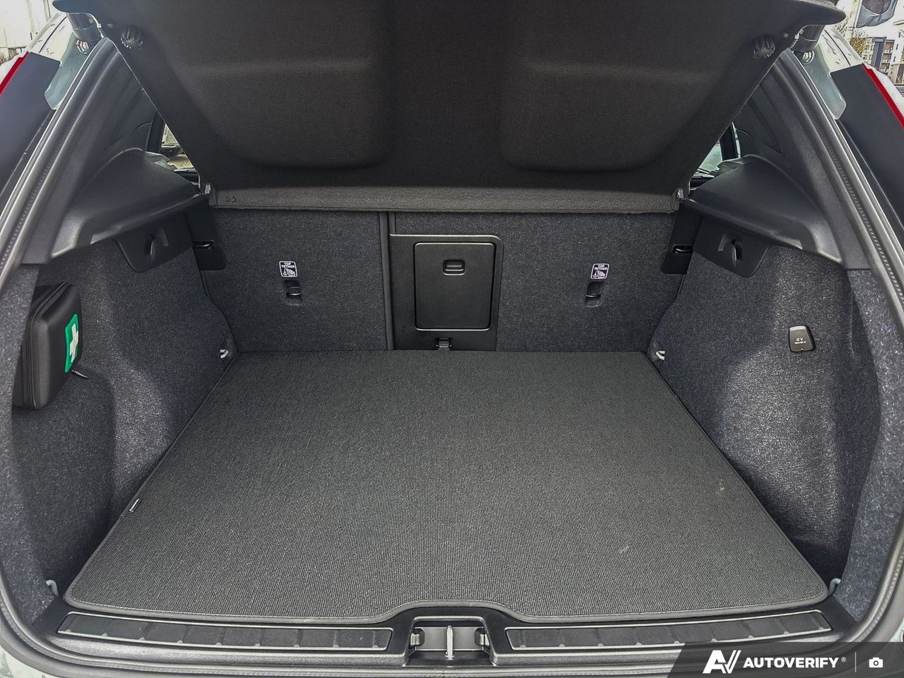 2026 Volvo XC40 Plus Dark Theme-8
