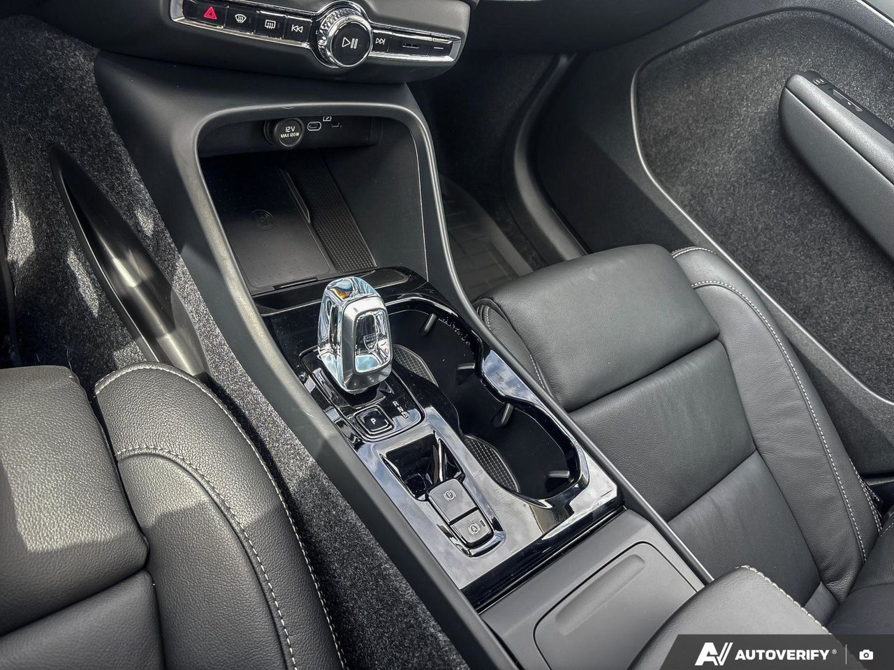 2026 Volvo XC40 Plus Dark Theme-17