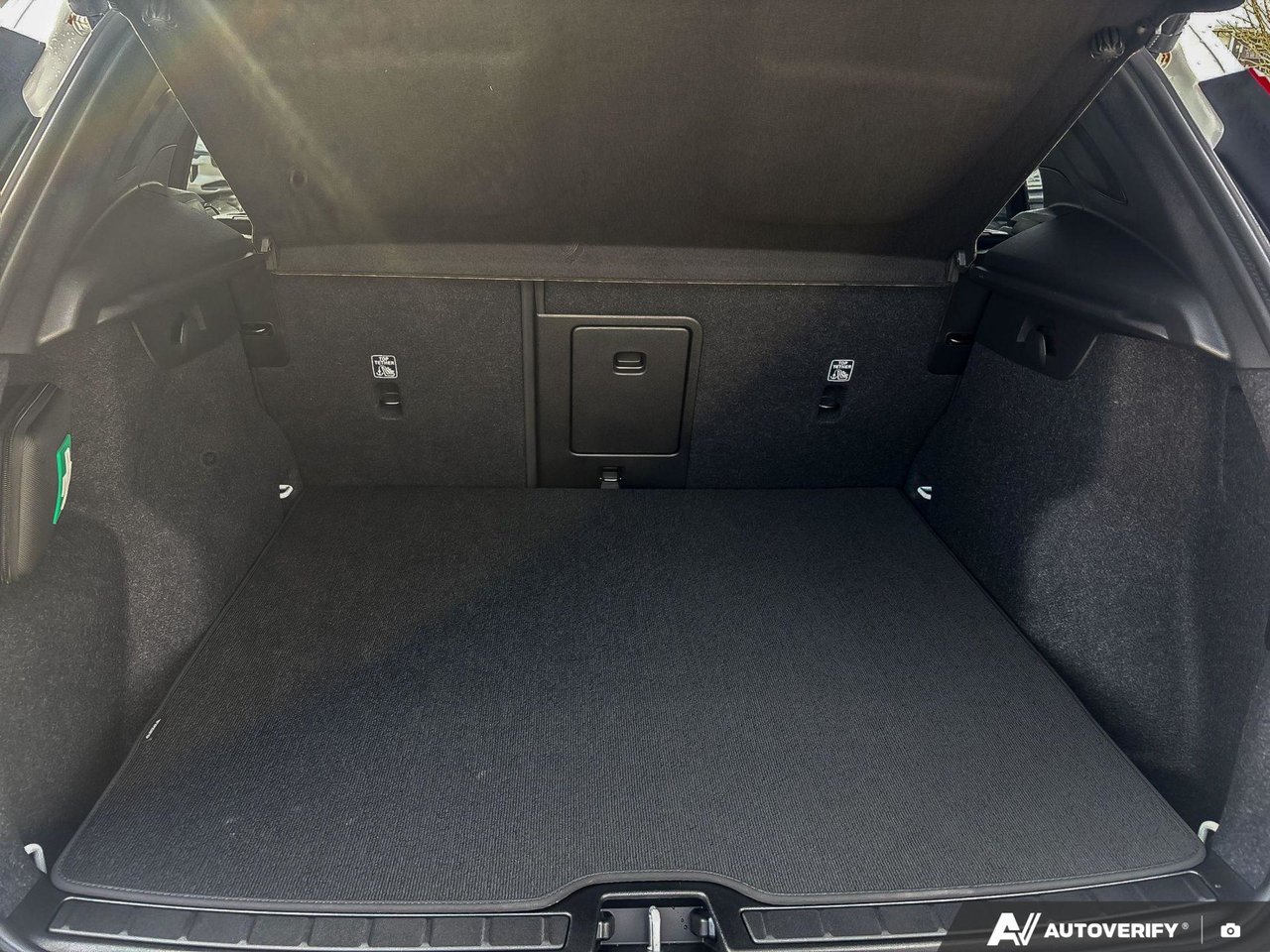 2026 Volvo XC40 Core Dark Theme-8