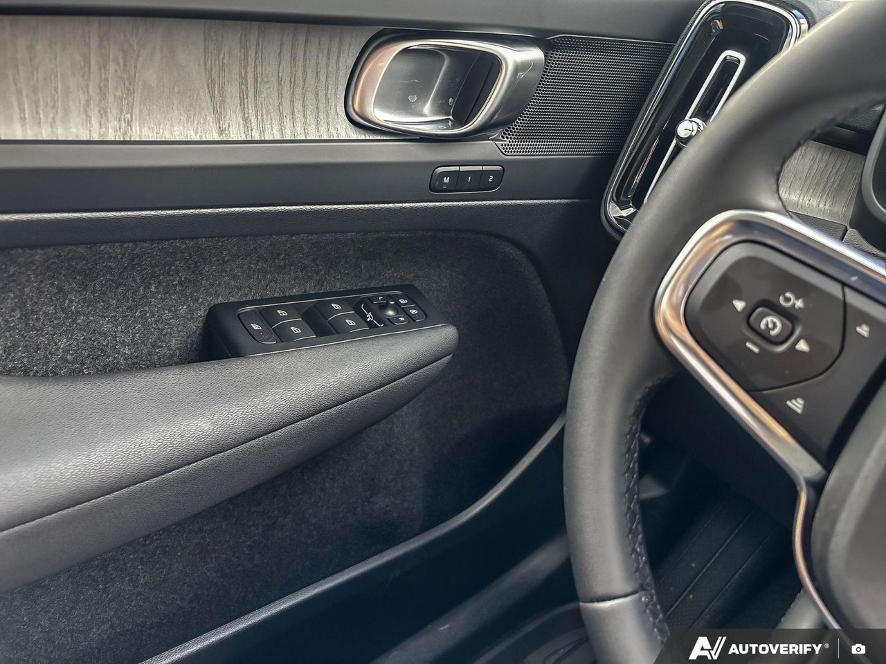 2026 Volvo XC40 Core Dark Theme-17