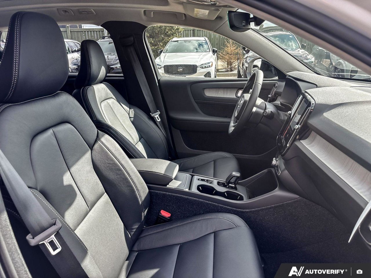 2026 Volvo XC40 Core Dark Theme-21