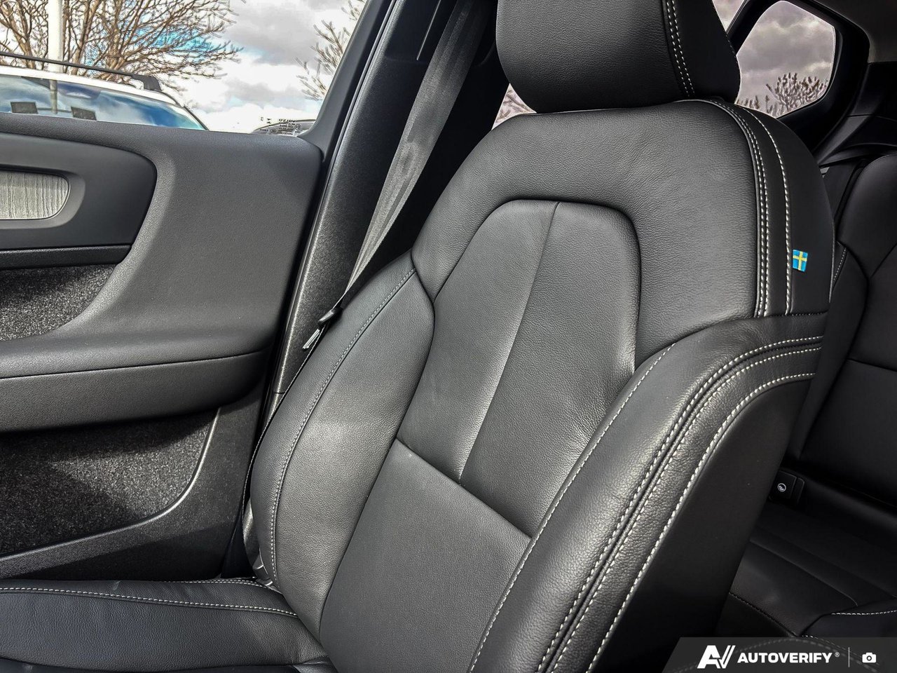 2026 Volvo XC40 Core Dark Theme-19