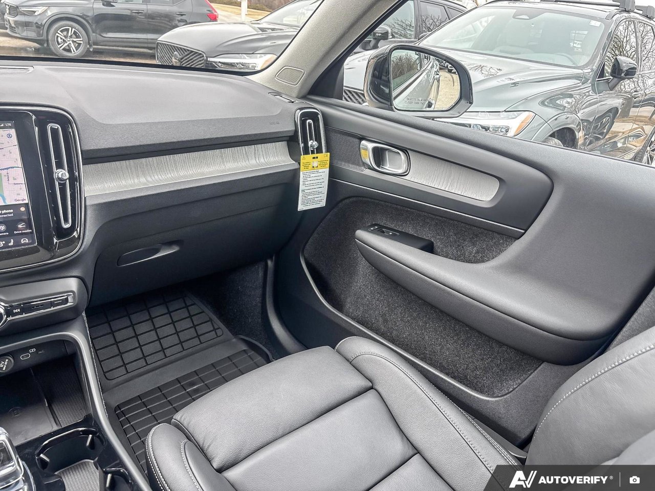 2026 Volvo XC40 Plus Dark Theme-24