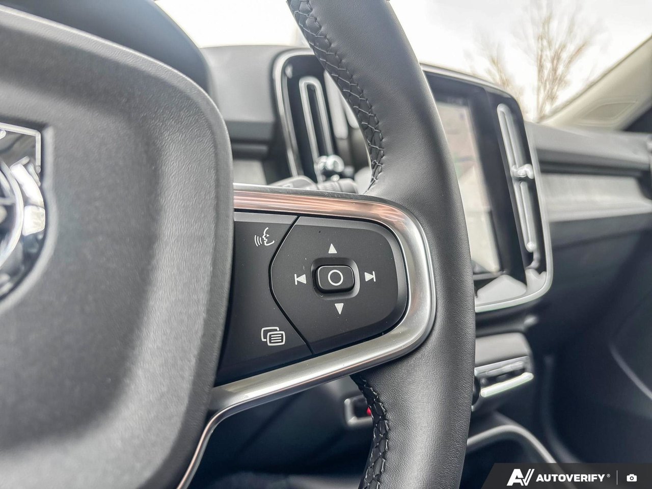 2026 Volvo XC40 Plus Dark Theme-15