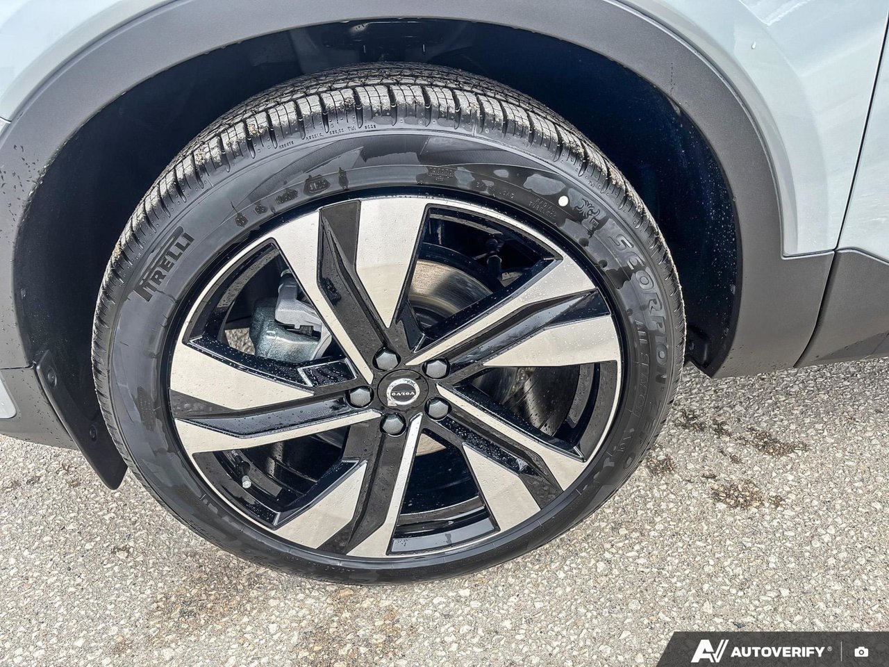 2026 Volvo XC40 Plus Dark Theme-8